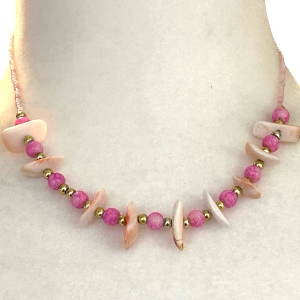VINTAGE Shell and Glass Bead Necklace